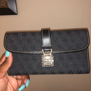 Dooney & Bourke wallet